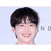 俳優イ・ジョンソク、主演ドラマ『瑞草洞＜ソチョドン＞』で共演女優と甘々な空気感…ポスター公開