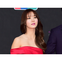 双子のママとは思えない…シングルマザー韓国女優、“真っ赤なスイムウェアで魅せたド級ボディ【PHOTO】