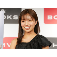 大原優乃、トップレスで花束抱える大胆カットが公開に