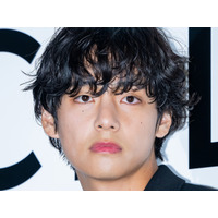 BTS・V、4年前の『イカゲーム』コスプレが人気再爆発！ファン撮影動画が1億回再生突破「ここまでイケメンでいいのか」