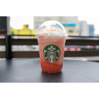“完熟桃”の甘さが広がる！本日発売のスタバ新作「ヘブンリー ピーチ フラペチーノ」を実食レポ！