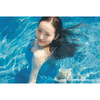 本田真凜、ドレス着たままプールにダイブ！本人念願のショットが実現