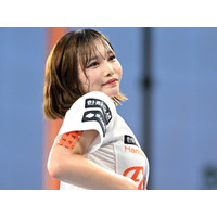 ほぼ丸見えの美脚に目が行く…韓国プロ野球の日本人チア、大胆ホットパンツ衣装でファンの視線強奪【PHOTO】