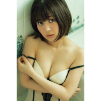 元SKE48・北野瑠華、水着姿で美谷間見せ！『グラぱらっ！』コラボ写真集表紙が公開