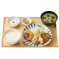 やよい軒、人気おかず4品を一度に堪能！「やよい合い盛り定食」19日より890円で販売