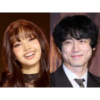 BLACKPINK・リサ、坂口健太郎とのイチャイチャを公開!?本物のカップルさながらの写真が話題【PHOTO】