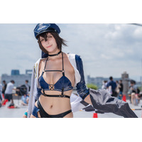 身長190センチオーバーの神スタイル！ウクライナ美女の『アズレン』ボルチモアが揚々とした姿を披露【写真9枚】