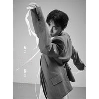羽生結弦、躍動感あふれるポージングも収録！2026年版カレンダーの中面デザイン公開