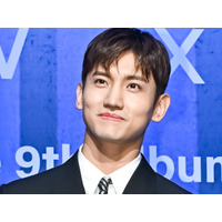 「何頭身なの？」東方神起・チャンミン、海辺で輝く抜群のスタイルに視線釘付け！【PHOTO】