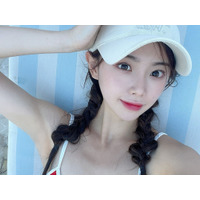 一瞬履いていないのかと…韓国チアガール、超短パンの“無防備あぐら”でファンの視線釘付けに！【PHOTO】