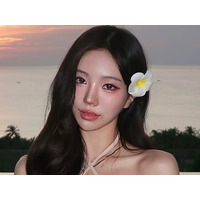 圧巻のド迫力ボリューム！“aespa・カリナ似”の韓国モデル、ピンクのスイムウェアで沖縄の海に降臨【PHOTO】