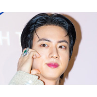 BTS・JIN、結婚式で視線独占！スーツ姿で一層際立つ“ワールドワイド・ハンサム”な一面
