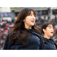 もはや“隠してる”だけ…韓国チアガール、布面積少なめスイムウェアのナイトプールSHOTにファン悶絶!【PHOTO】