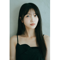 乃木坂46・久保史緒里、洗練された黒トップス姿で表紙に登場！卒業コンサートへの思いを明かす