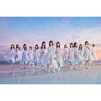 日向坂46、16thシングル「クリフハンガー」朝焼けを背景にした新ビジュアル公開！