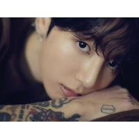 熱愛説も話題のBTS・JUNG KOOK、ファッション誌の表紙に　疑惑のカップルタトゥーは写らず【PHOTO】