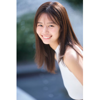 「サンデーモーニング」キャスター・杉浦みずき、ノースリーブ衣装で笑顔きらめくグラビア！