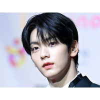 TXT・スビン、正統派ブラックスーツで魅了…気品あふれる佇まいでファンを虜に「これは反則」【PHOTO】