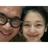 元恋人だった女優と20年ぶりに再会し結婚するも、日本で急死　韓国歌手の夫が1周忌の記念像をデザイン
