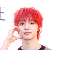 &TEAM・EJ（ウィジュ）、赤髪に“大胆イメチェン”で雰囲気激変！モデル級スタイルにも視線集中