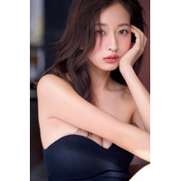 モデル・斉藤里奈、アンニュイな表情で色気爆発！