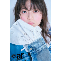 齋藤飛鳥、ガーリーなデニムスタイルで『ar』表紙に登場！「メロあすか」テーマで大人びた表情を収録