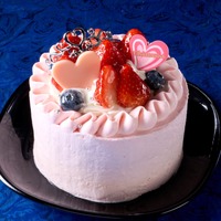 シャトレーゼ、ホワイトデー限定ケーキを3月4日より販売！苺＆ハート型チョコレート＆銀色のティアラでブーケをイメージ