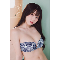 えなこ、本日発売のカレンダーブック“未収録カット”を披露！「海に行ったり、サンタになったり...」