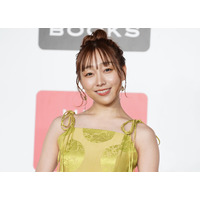 須田亜香里、タイトなアオザイ姿で美くびれ際立つ！脇腹チラ見せのオフショット動画