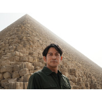 岡田准一、エジプト古代王墓で歴史的瞬間！『世界ふしぎ発見！』40周年特別版で “封印の壁”が開く場面に立ち会う