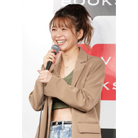 宇野実彩子、黒ドット柄ノースリーブのステージルックを披露！AAA東京公演で魅せた美脚コーデ