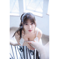 雪平莉左、1stフォトブックが発売！“普段は見せられない”プライベートな表情を収録