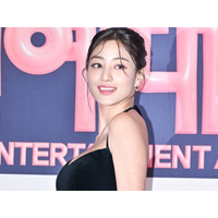 「気絶…」TWICE・ジヒョ、グラマラスな“曲線美”際立つタンクトップ姿に視線集中！