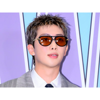 「せめて歌は頑張る」BTS・RM、自ら怪我の状態を公開…復帰公演を前に悔しさあらわに
