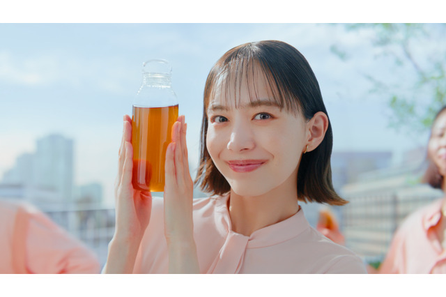 井桁弘恵が「ブレンディ」新CMで軽快な“お茶ダンス”披露！特別インタビューも公開！ 画像