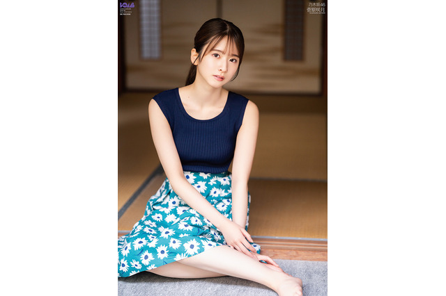 乃木坂46・菅原咲月、ノースリーブでしっとり！『ボム』表紙＆ロングインタビューに登場 画像