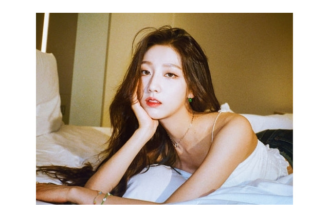 K-POPアイドル出身イェイン、リゾートで際立つ「完璧なプロポーション」 画像