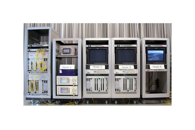 名大とNTTら、消費電力を電気ルータの約1/20に低減する新装置を試作 画像