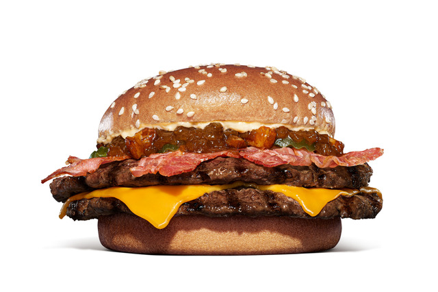 バーガーキング、特製スモークベーコンソースを使用した大型バーガーが登場！17日より販売開始 画像