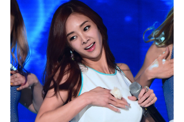 “下半身スキャンダル”で活動休止 福山雅治のカバーもしたG.NA、“結婚説”の次は“出産説”？子供抱く姿公開 画像