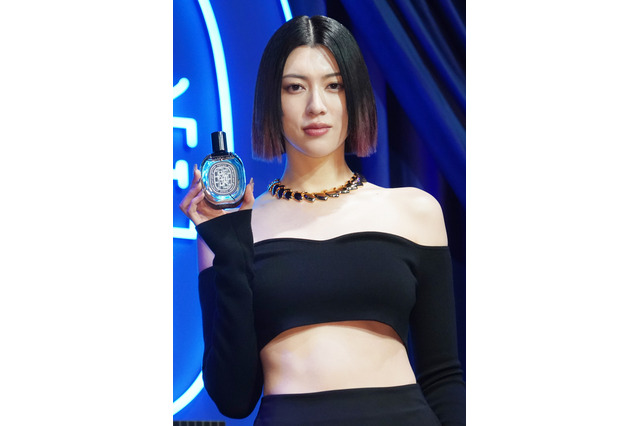 三吉彩花、背中に入れた花のタトゥーを公表「自分らしく生きるという決意の証」 画像