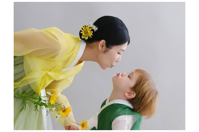 西洋男性の精子提供で出産し“自発的非婚母”に　韓国タレントの藤田小百合、ついに結婚？ 画像