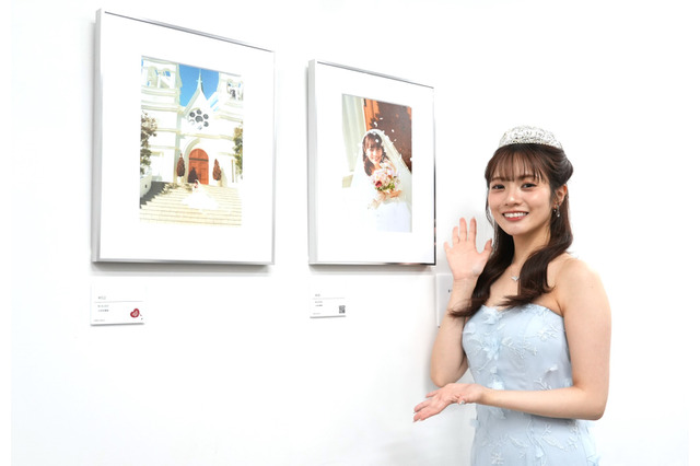宮田愛萌が28歳の誕生日に写真展を開催！ドレス姿で登場し「ちょっとお姉さんな感じに…」 画像