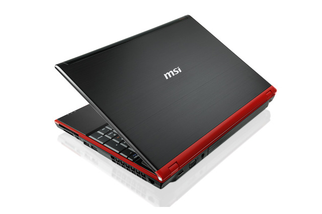 MSI、「Clarksfield」Core i7搭載の15.4型ゲームノート「MSI GT640」 画像