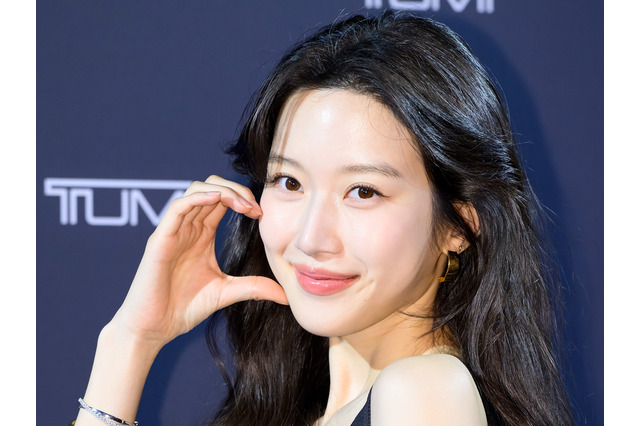 “ほぼ全部見えている”衣装が話題になった女優ムン・ガヨン、チャウヌ事務所に移籍？「前向きに検討中」 画像