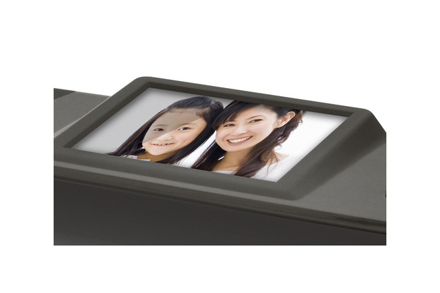 2.4型液晶搭載、スムーズなweb公開が可能なモバイルスキャナ 画像