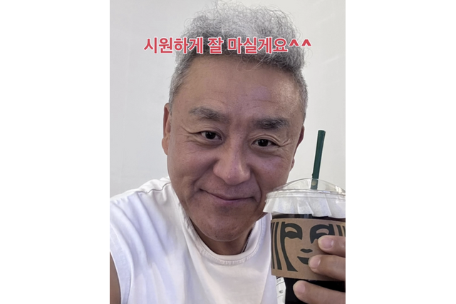 不買運動の流れに逆行？韓国俳優、思想溶け込んだ“スタバ愛”投稿「感謝のメモまでもらった」 画像
