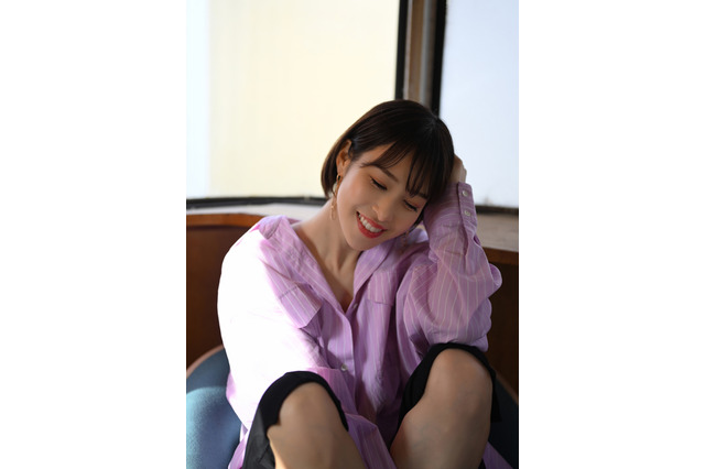 人気キャスター・中川絵美里がカメラマンに！鷲見玲奈の素顔を収めたデジタル写真集発売 画像