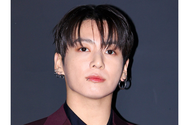バキバキ筋肉にタトゥーびっしり…BTS・JUNG KOOK、ワイルドな“上裸姿”に釘付け 画像