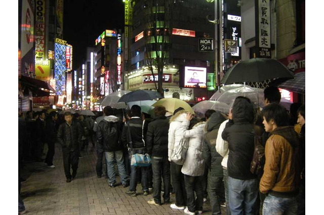 深夜から1,000人超の列――ヤマダ電機、新宿に初出店 画像